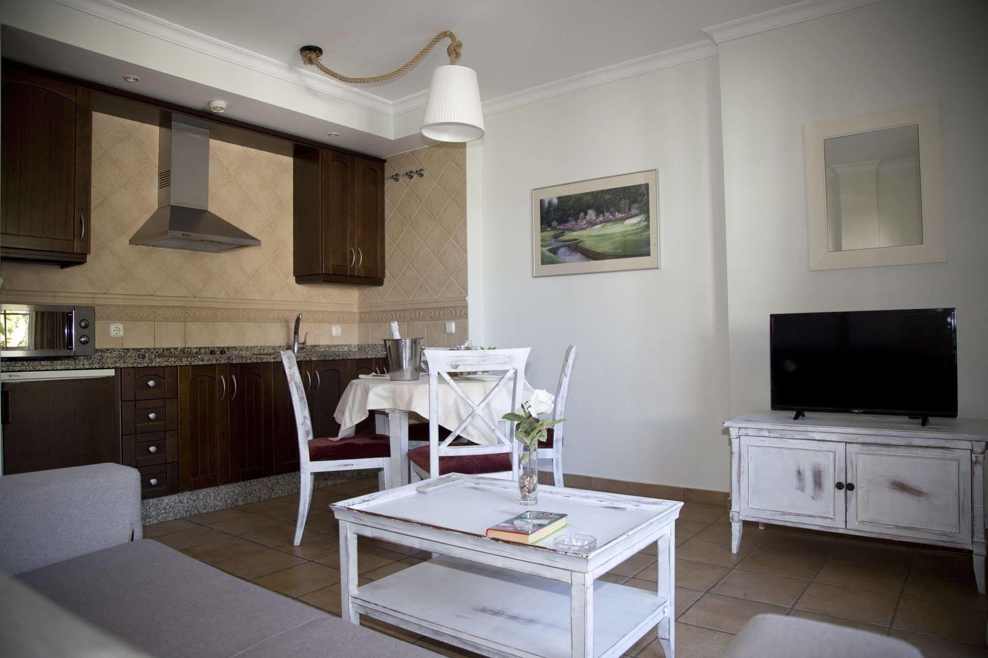 Apartamentos Vista Real Alcaidesa Exteriör bild